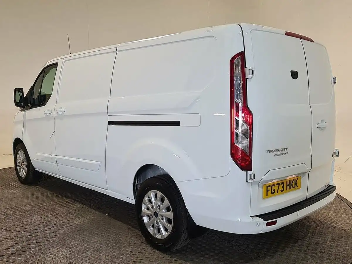 2023-ford-transit-custom-big-2