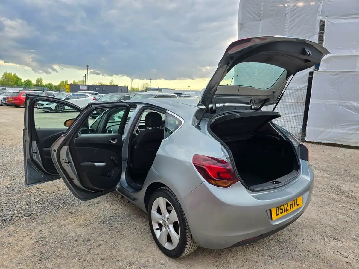 2012-vauxhall-astra-16-sri-vvt-16v-115ps-hatchback-5d-big-11
