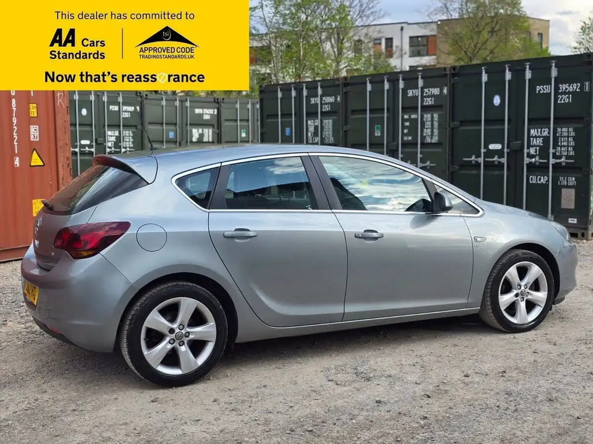 2012-vauxhall-astra-16-sri-vvt-16v-115ps-hatchback-5d-big-15
