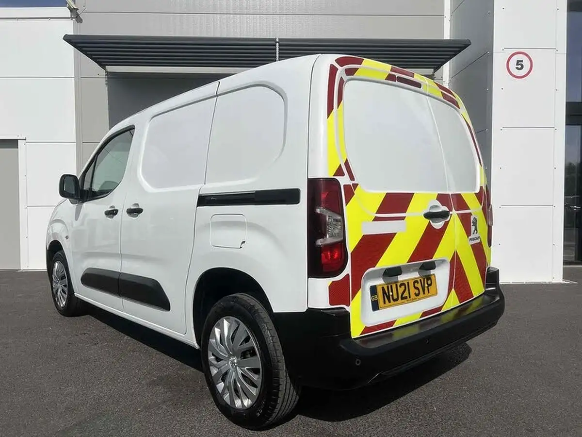 2021-peugeot-partner-15-bluehdi-1000-professional-100ps-eu6dt-panel-big-7