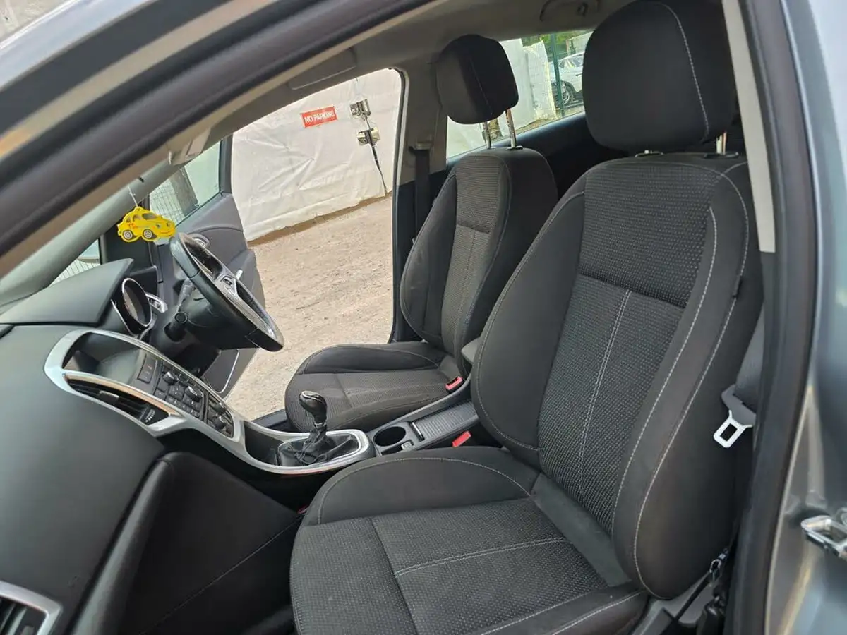2012-vauxhall-astra-16-sri-vvt-16v-115ps-hatchback-5d-big-39