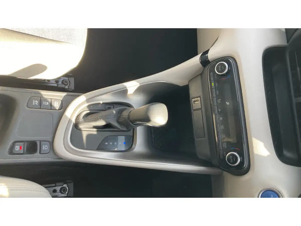 2022-toyota-yaris-15-vvt-i-excel-big-36