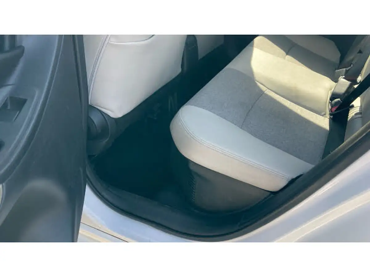 2022-toyota-yaris-15-vvt-i-excel-big-12