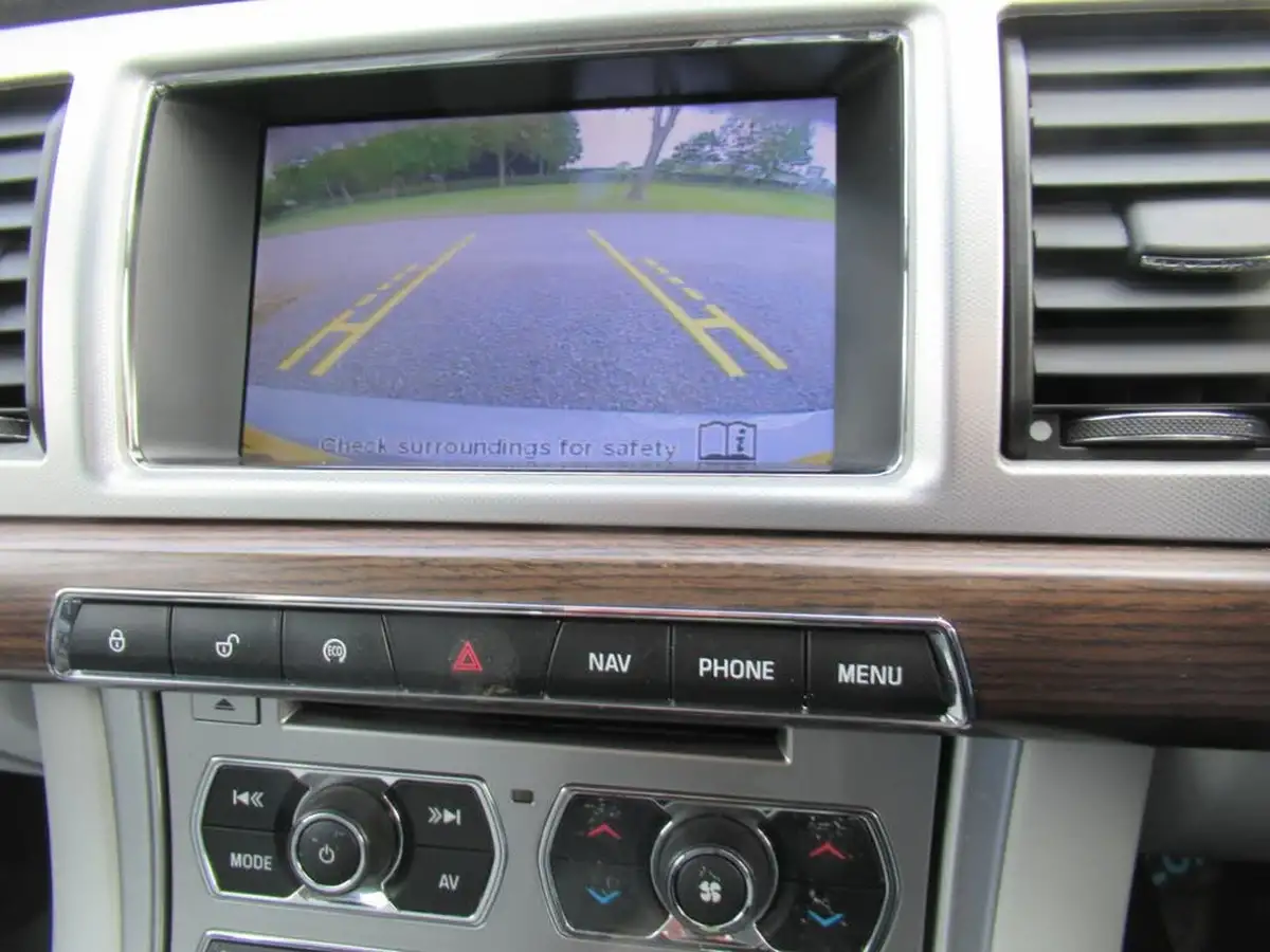 2013-jaguar-xf-22td-luxury-163ps-ss-saloon-4d-auto-big-17