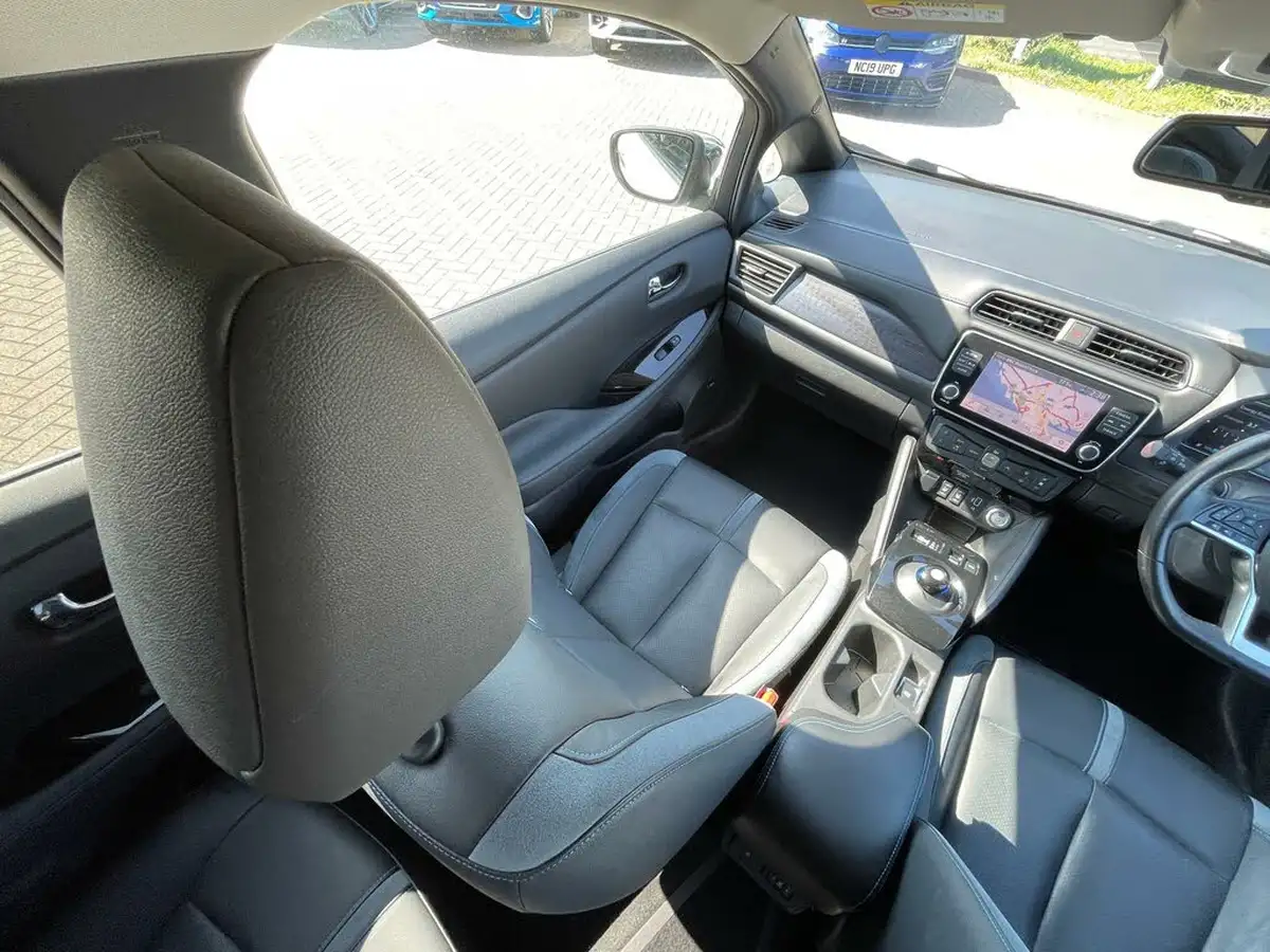 2021-nissan-leaf-e-tekna-big-43