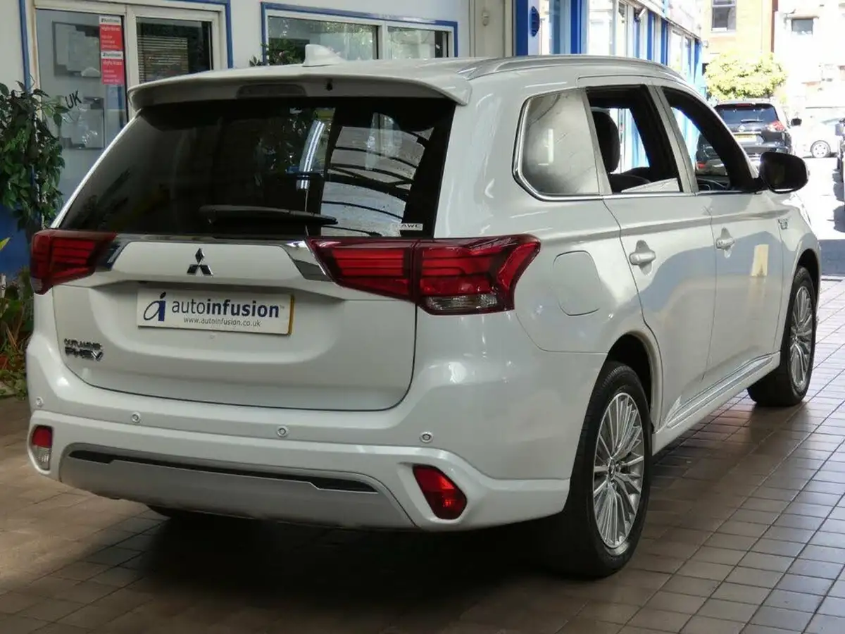2021-mitsubishi-outlander-24-dynamic-safety-phev-big-33