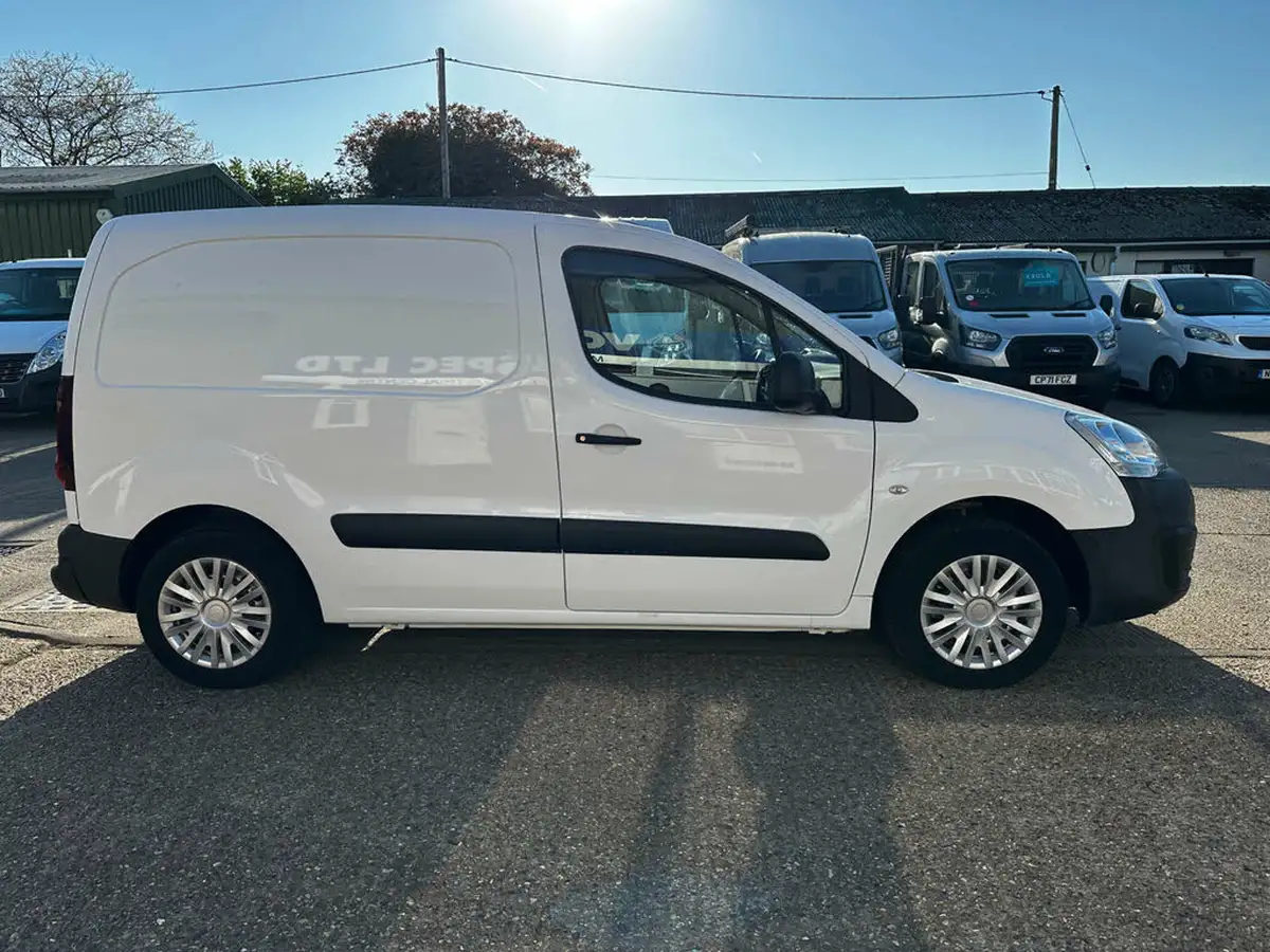 2017-peugeot-partner-16bluehdi-se-l1-75ps-eu6-651-panel-big-11