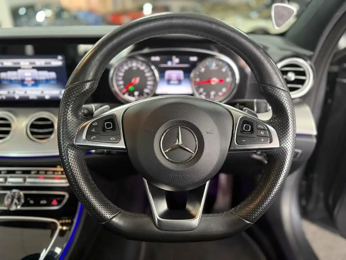 2017-mercedes-benz-e-class-20d-e220d-amg-line-ss-saloon-4d-big-37