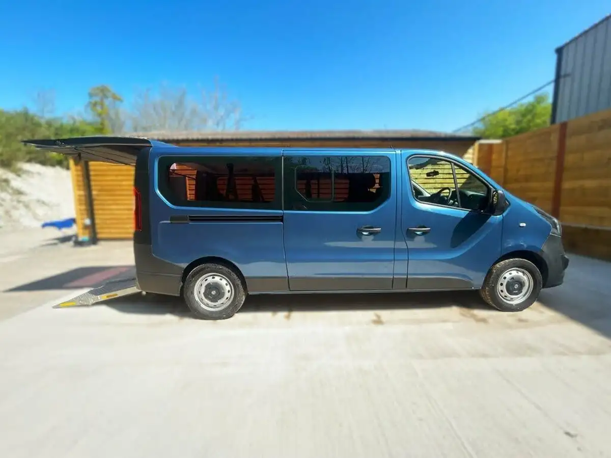 2017-vauxhall-vivaro-16cdti-2900-l2h1-95pseu6-ss-9-seats-combi-big-16