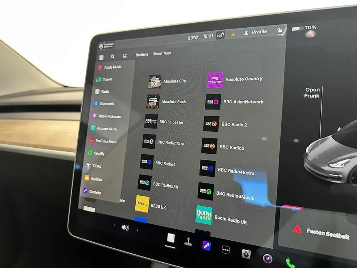 2021-tesla-model-3-e-performance-4x4-big-23