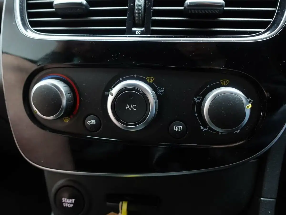 2019-renault-clio-09-tce-iconic-90ps-big-32