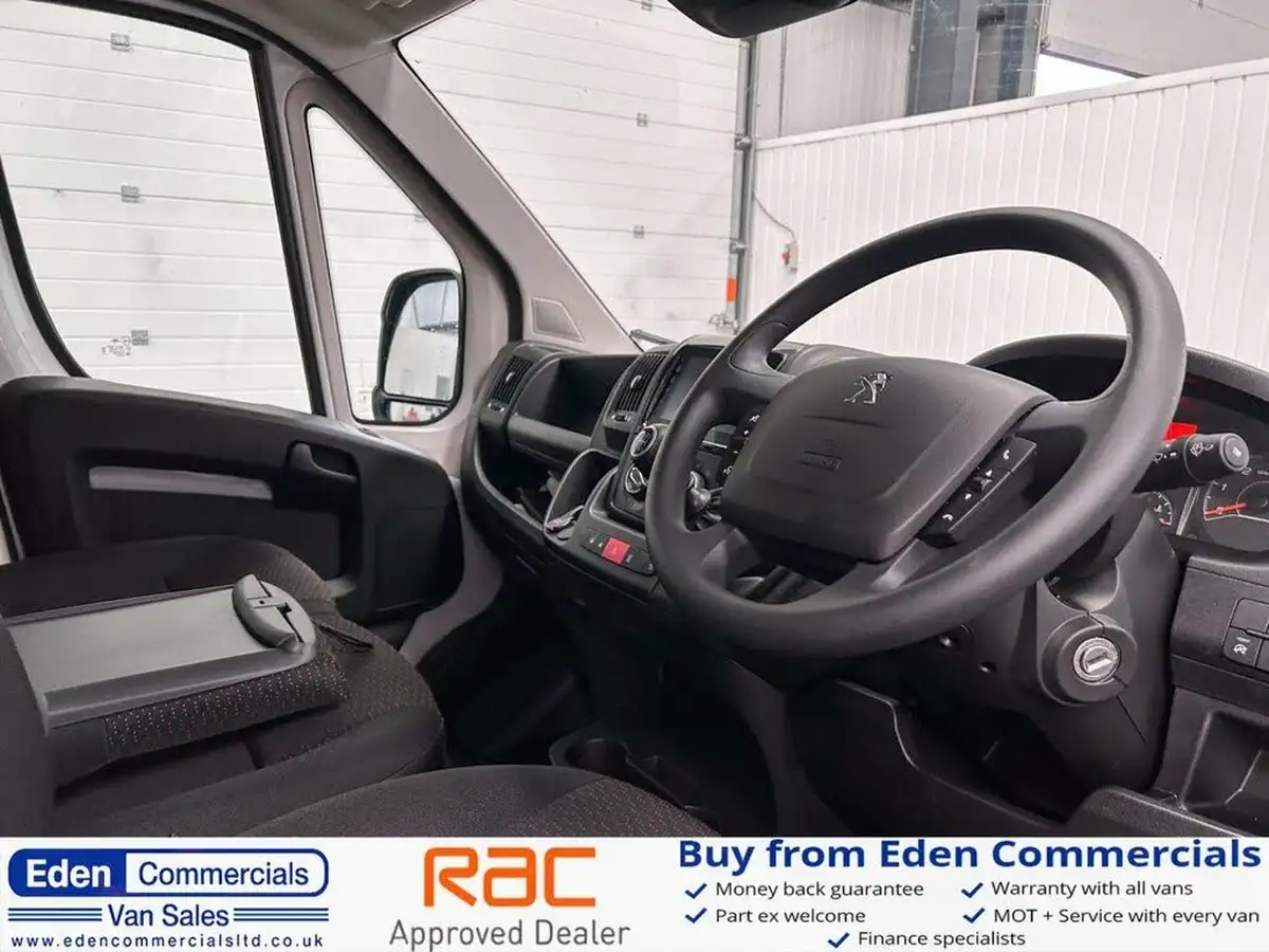 2025-peugeot-boxer-22-bluehdi-professional-premium-335-l3h2-panel-big-14