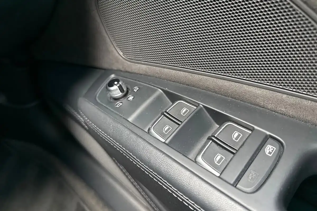 2016-audi-s8-40-tfsi-quattro-520ps-big-33