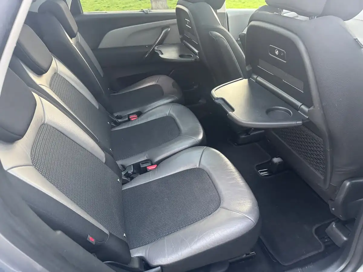 2016-citroen-c4-picasso-16bluehdi-flair-eat6-big-45