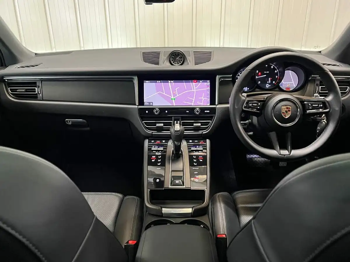 2023-porsche-macan-20-big-7