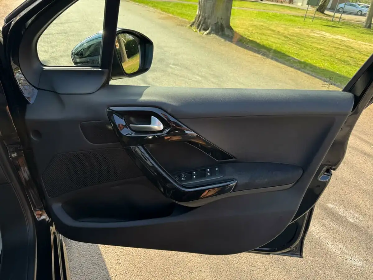 2018-peugeot-208-12-puretech-allure-premium-ss-big-22