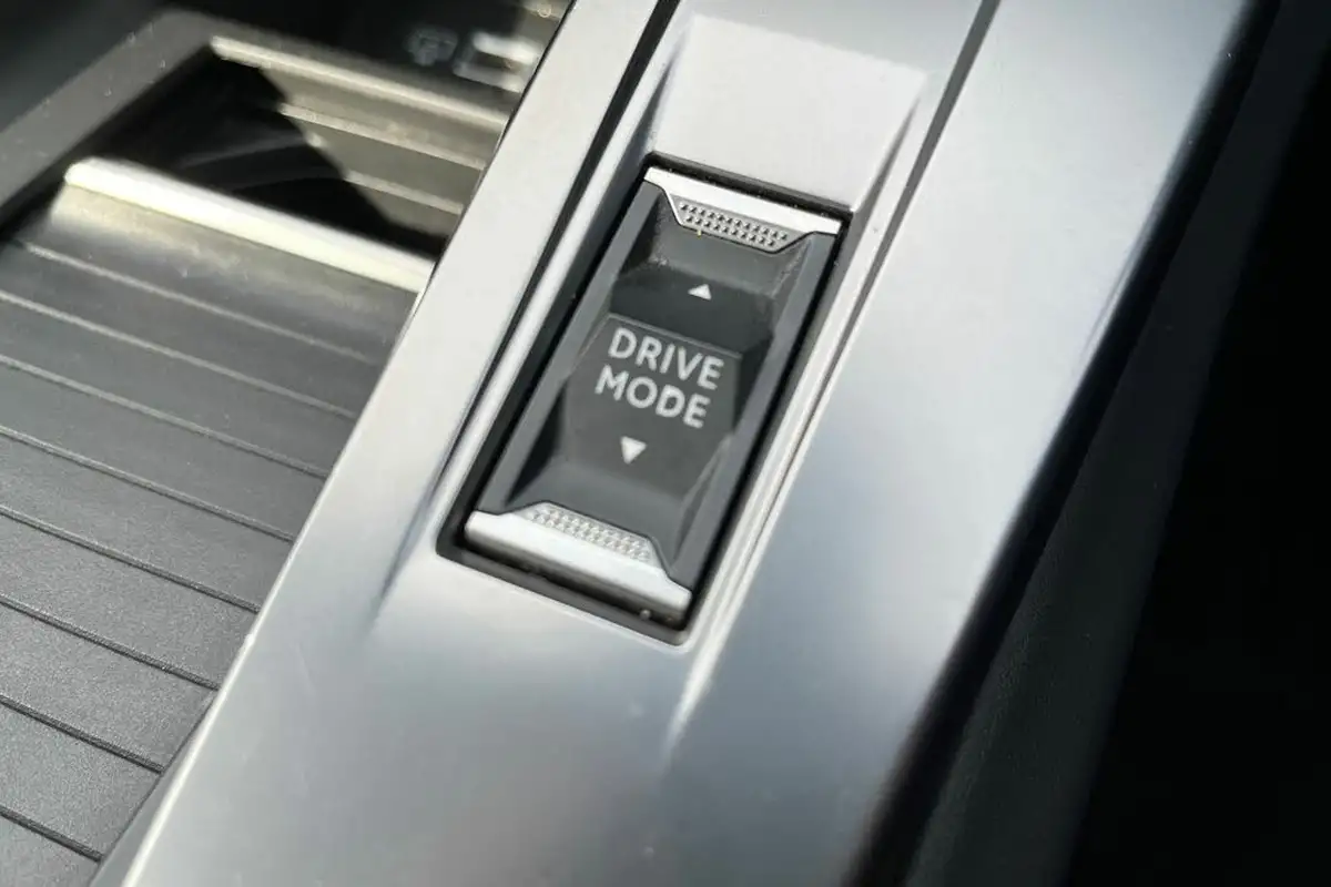 2022-peugeot-308-12-puretech-active-premium-130bhp-eat8-big-22
