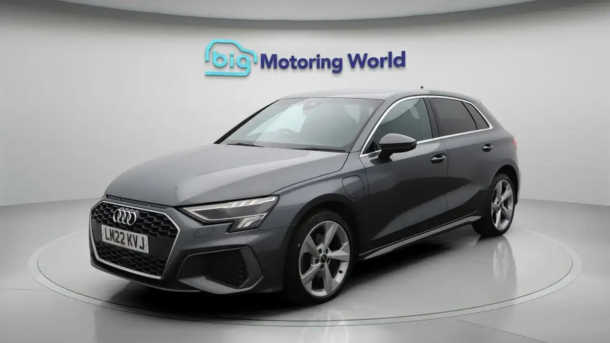 2022-audi-a3-14-40-tfsi-e-s-line-big-3