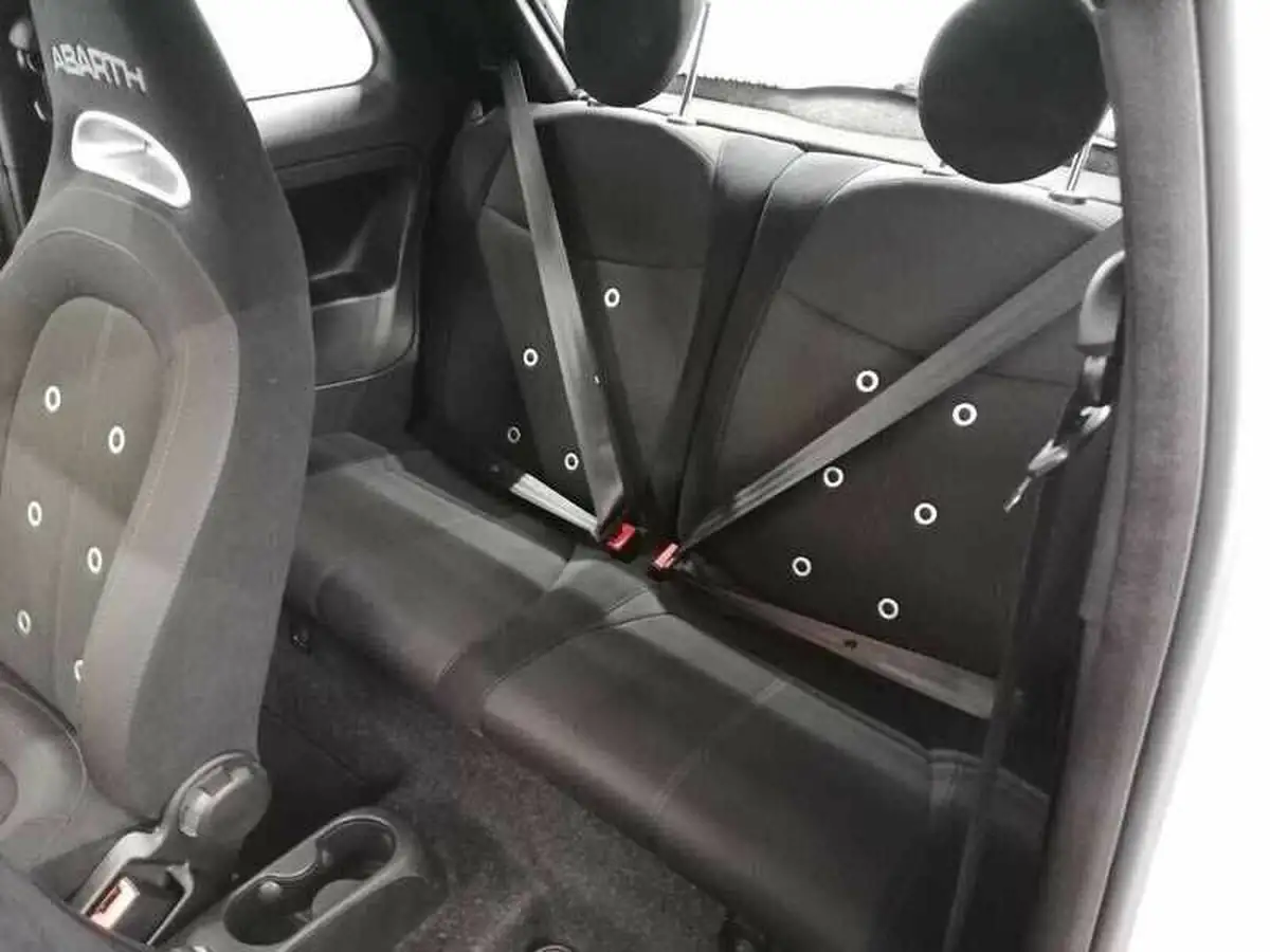 2018-abarth-595-14-tjet-big-15