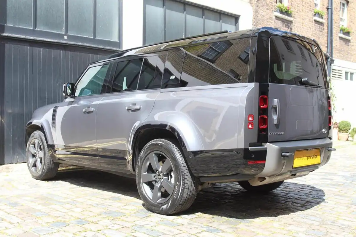 2022-land-rover-130-defender-30-p400-x-dynamic-hse-big-11