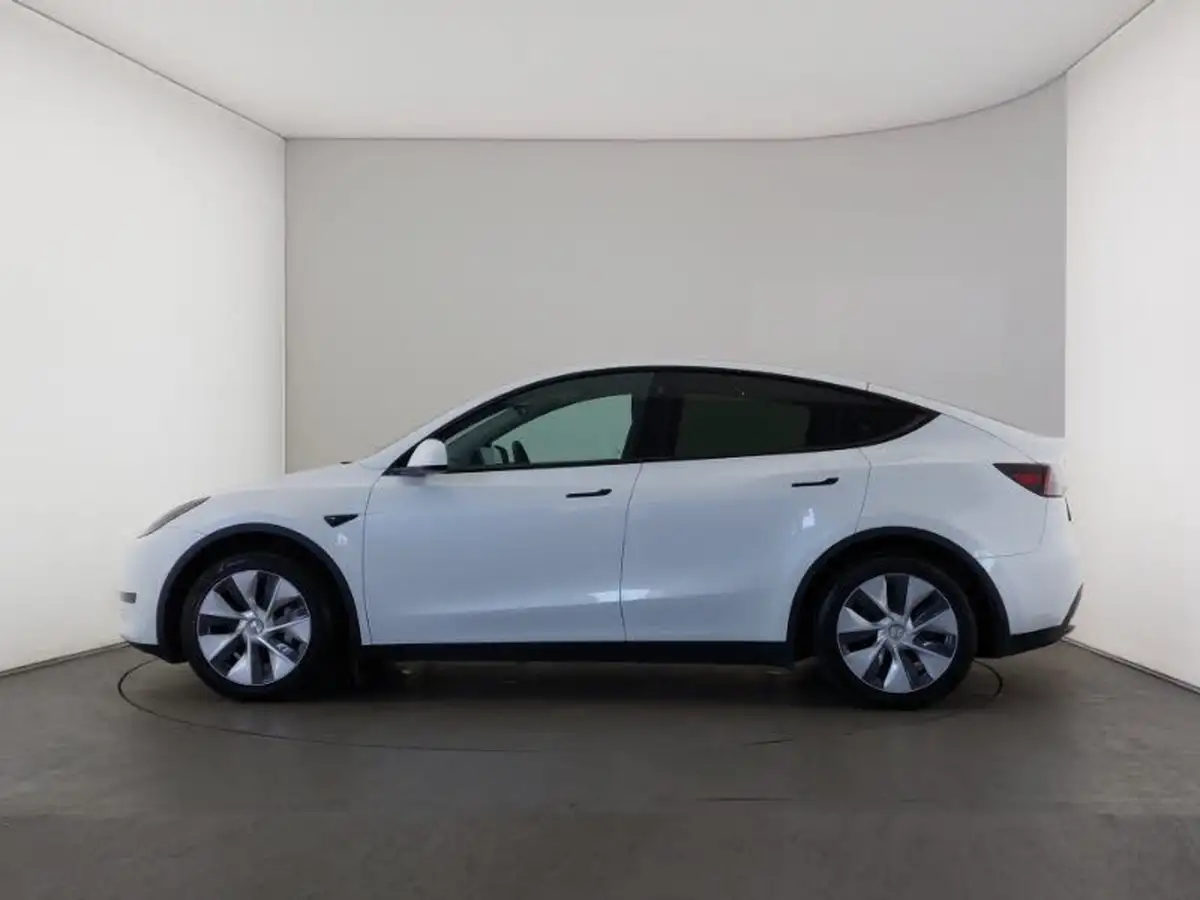 2023-tesla-model-y-e-rwd-big-3
