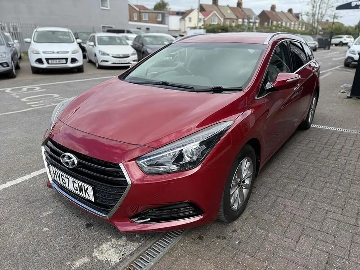 2017-hyundai-i40-17crdi-se-nav-business-141ps-tourer-5d-big-2