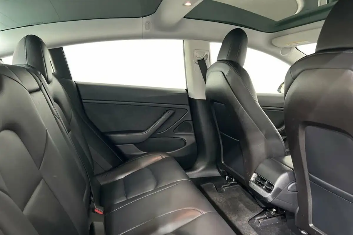 2020-tesla-model-3-e-long-range-big-7