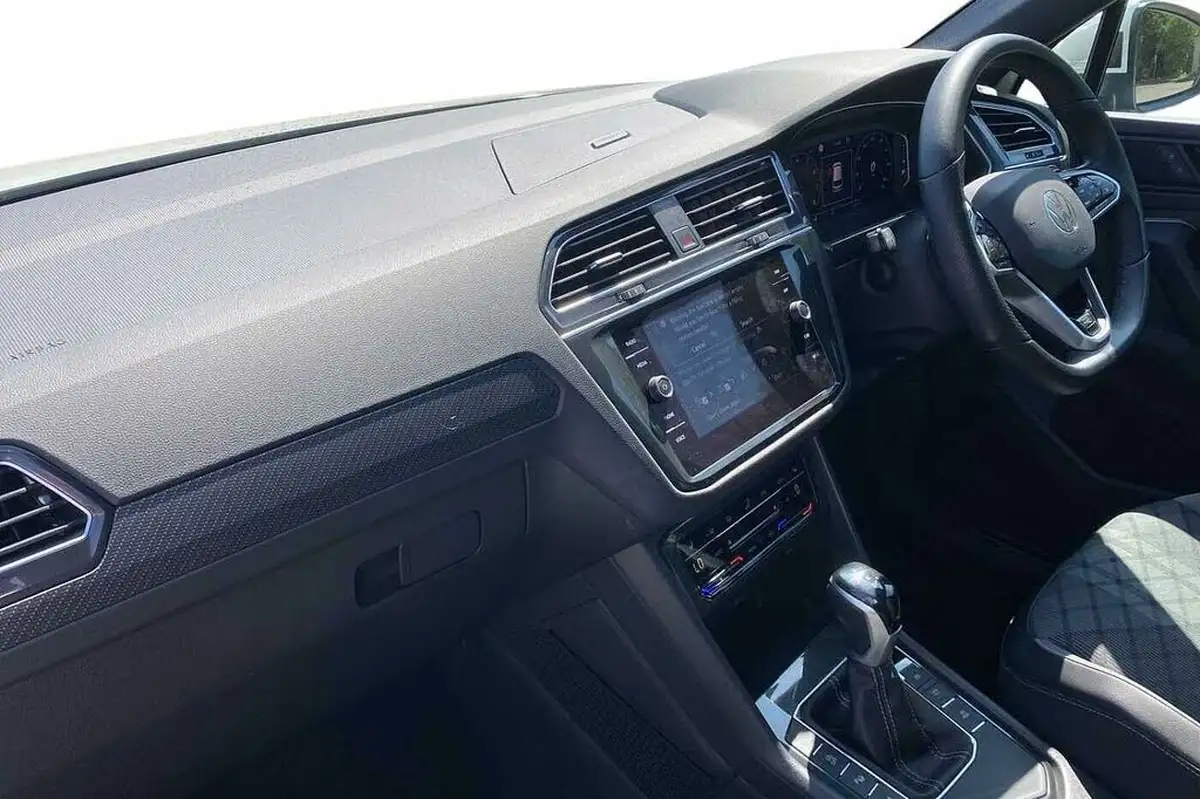 2023-volkswagen-tiguan-15-tsi-r-line-edition-big-1