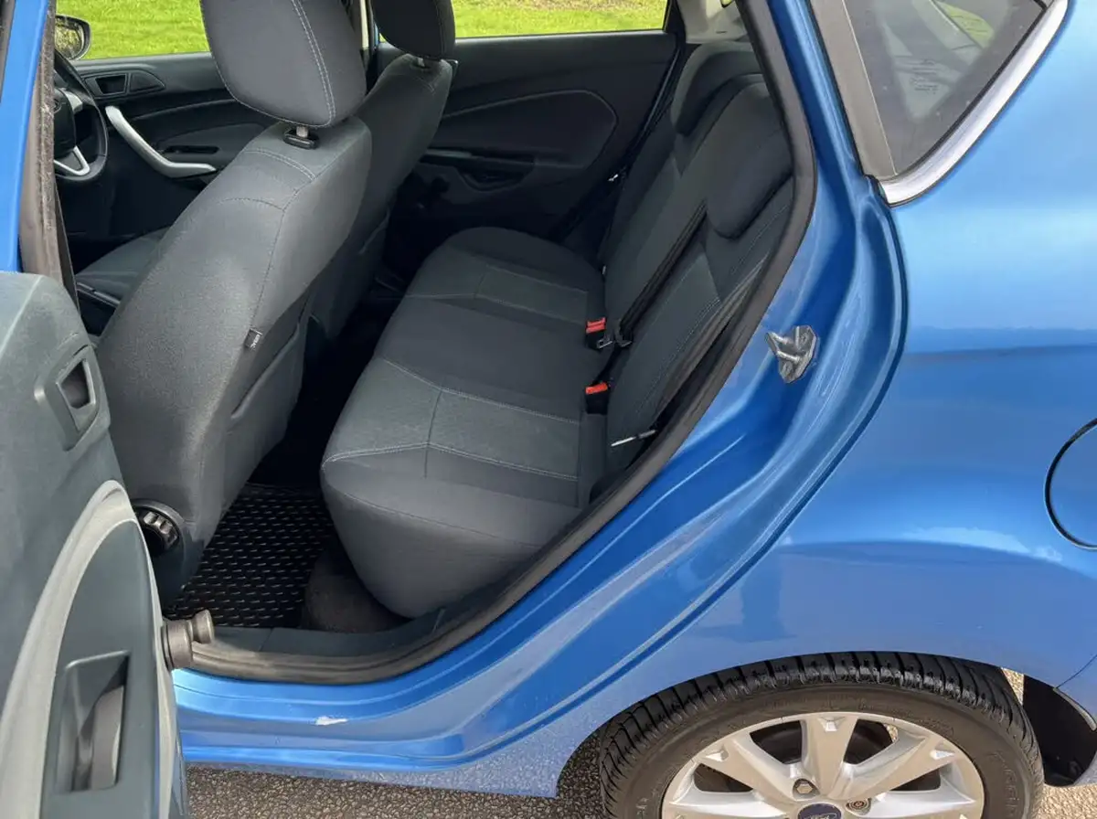2009-ford-fiesta-125-zetec-5d-big-19