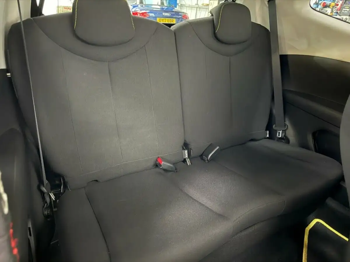 2016-toyota-aygo-10-vvt-i-x-cite-3-bi-tone-yellow-3d-big-29