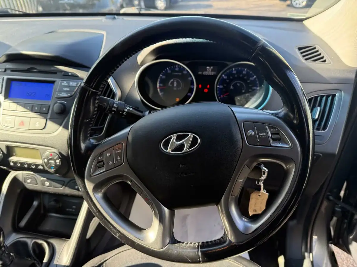 2015-hyundai-ix35-16-se-blue-drive-isg-big-10