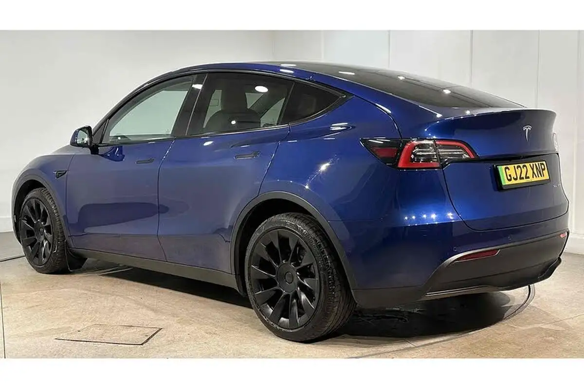 2022-tesla-model-y-e-long-range-big-4