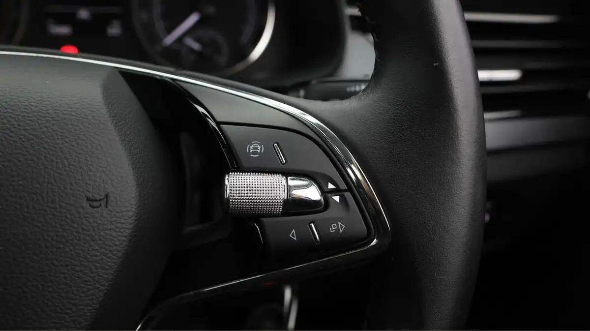 2021-skoda-kamiq-10-tsi-se-95ps-big-21