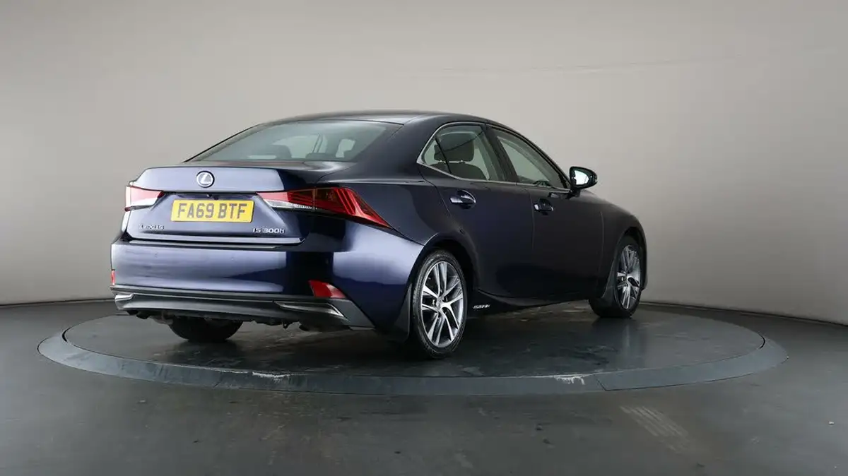 2019-lexus-is-300h-25-is-big-59