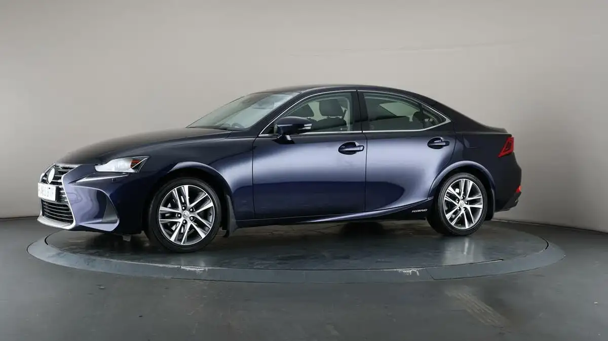 2019-lexus-is-300h-25-is-big-31