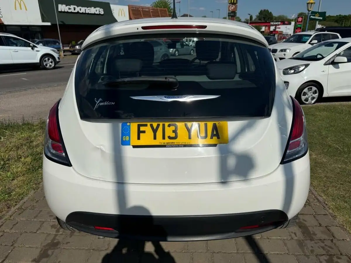 2013-chrysler-ypsilon-12-s-big-3
