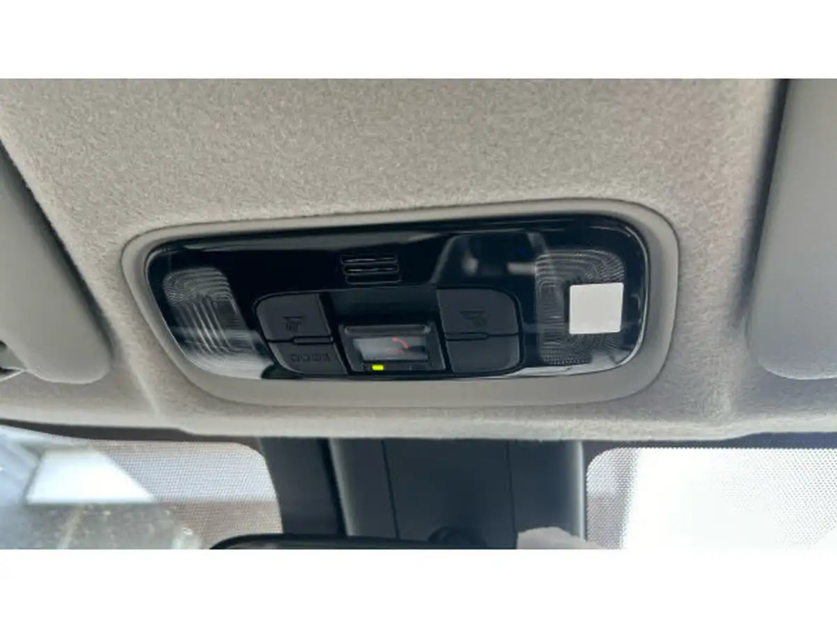 2022-toyota-yaris-15-vvt-i-excel-big-27