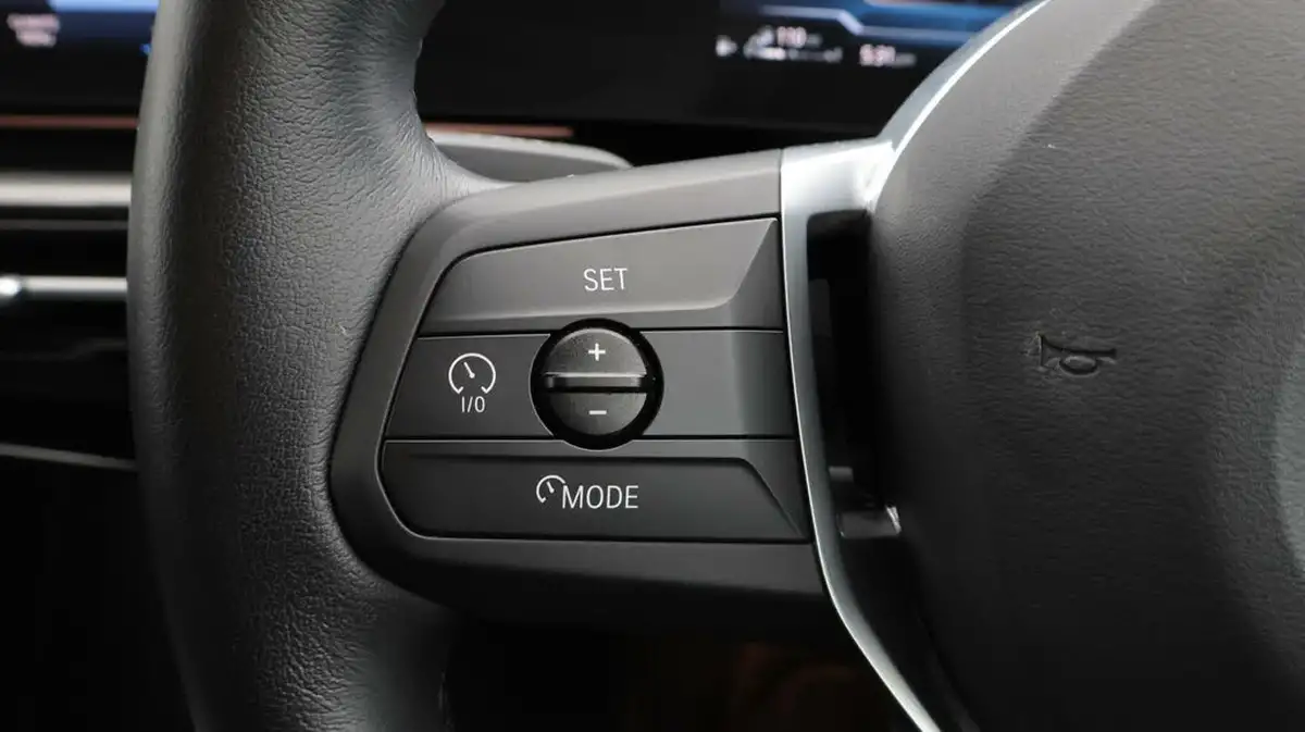 2023-bmw-x1-15-xdrive25e-xline-big-23