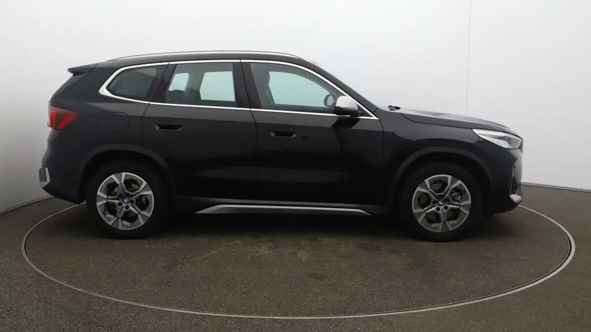 2023-bmw-x1-15-xdrive25e-xline-big-47