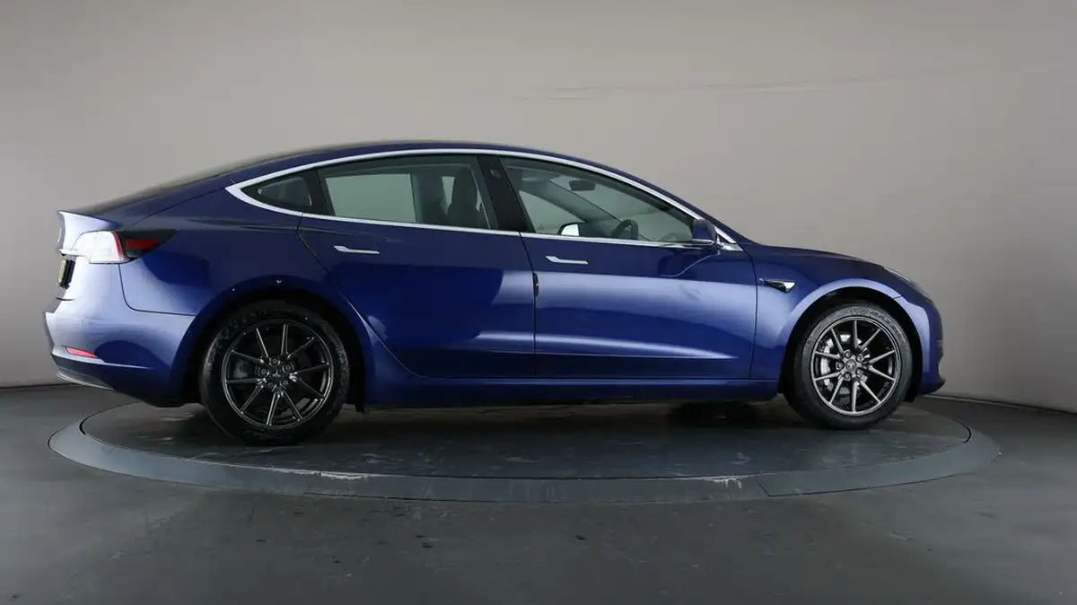 2020-tesla-model-3-e-long-range-big-61
