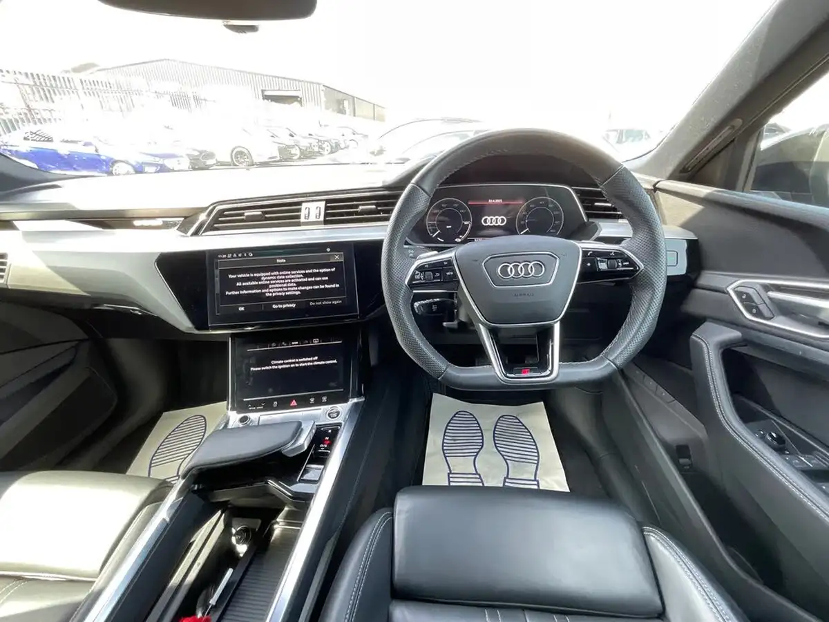 2022-audi-e-tron-50e-black-edition-station-wagon-big-12