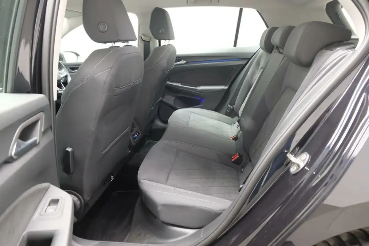 2023-volkswagen-golf-15-etsi-style-130ps-hatchback-big-14