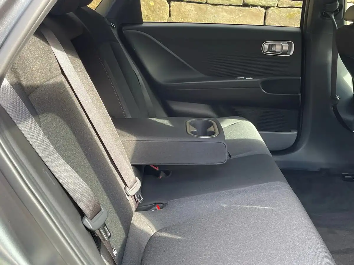 2024-hyundai-ioniq-6-e-premium-228ps-single-rwd-big-19