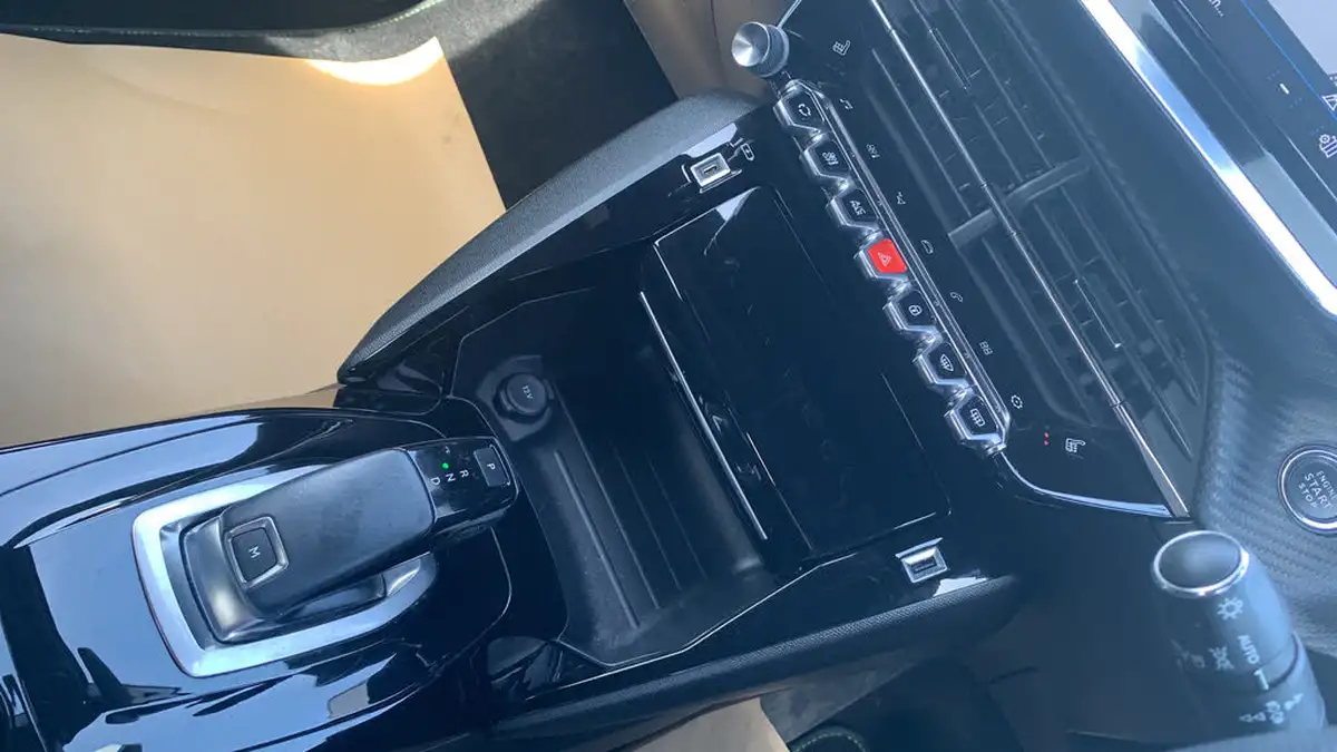 2021-peugeot-2008-suv-12-puretech-gt-eat8-big-19