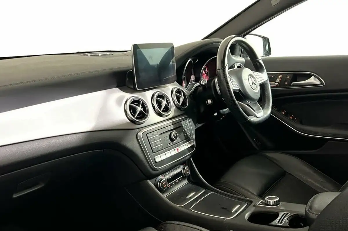 2017-mercedes-benz-gla-class-21d-gla-200d-amg-line-premium-plusss-4matic-7g-dct-big-9