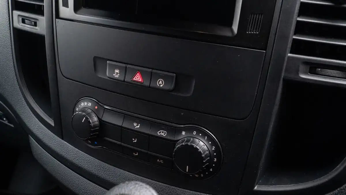 2022-mercedes-benz-vito-big-17
