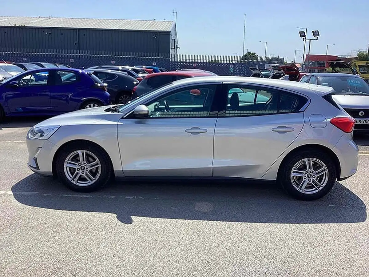 2019-ford-focus-15-zetec-95ps-ss-hatchback-big-12