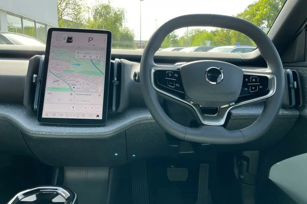 2025-volvo-ex30-e-single-motor-ultra-big-32