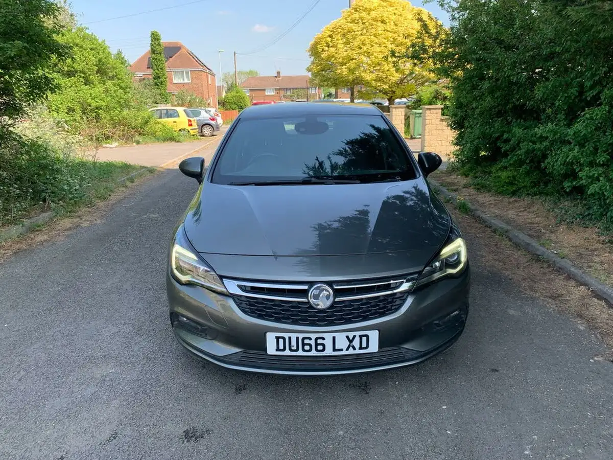 2016-vauxhall-astra-16cdti-sri-110ps-hatchback-big-1