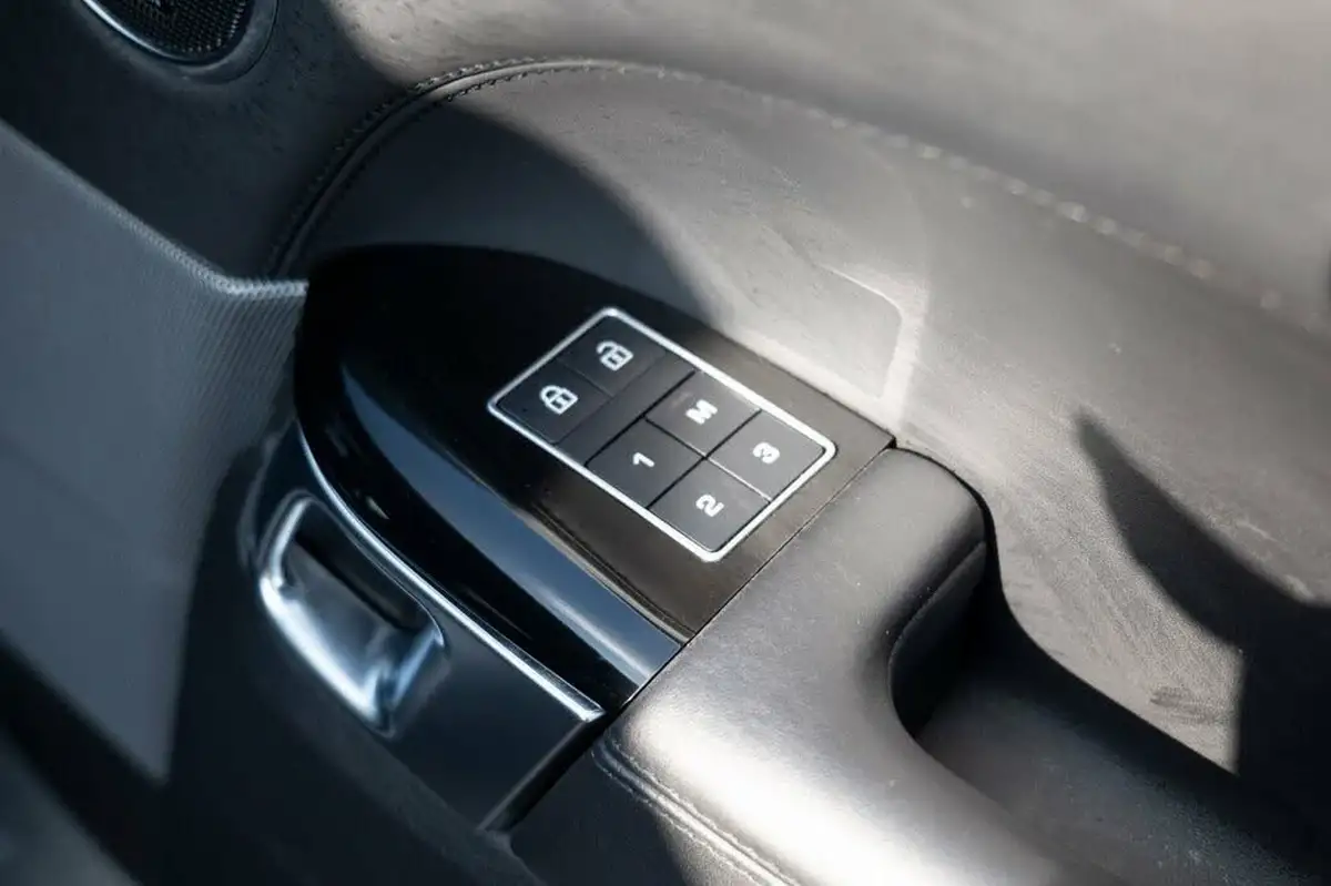 2022-land-rover-range-rover-sport-20-p400e-hse-dynamic-big-26